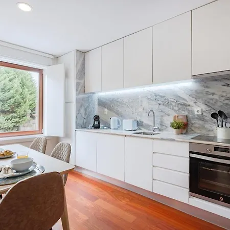 Balcony Retreat | Urban Flats Daire Porto