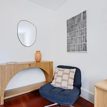 Balcony Retreat | Urban Flats Daire *