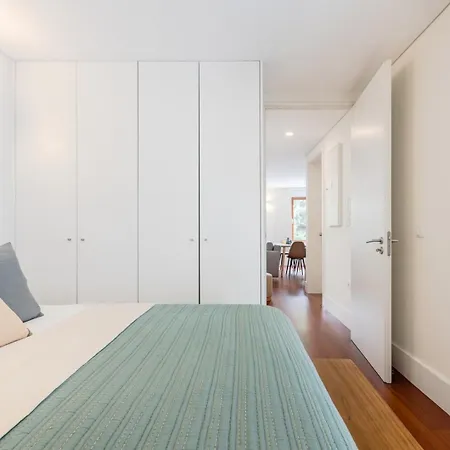 Balcony Retreat | Urban Flats Lejlighed