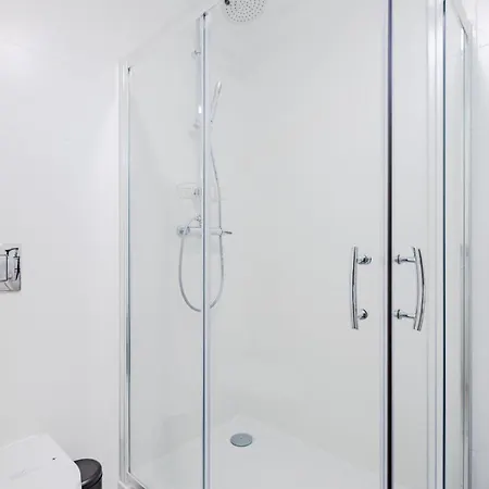 Balcony Retreat | Urban Flats Lejlighed