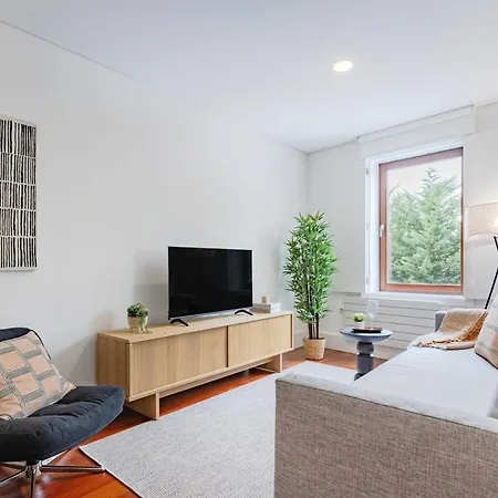 Balcony Retreat | Urban Flats Apartamento