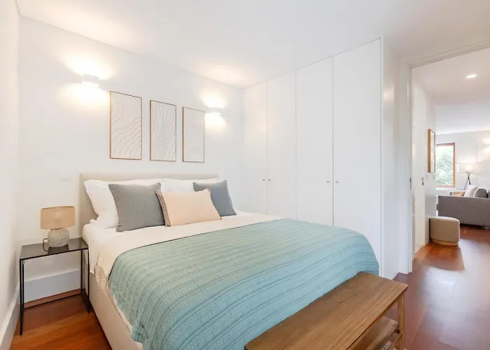 Balcony Retreat | Urban Flats Apartman Porto