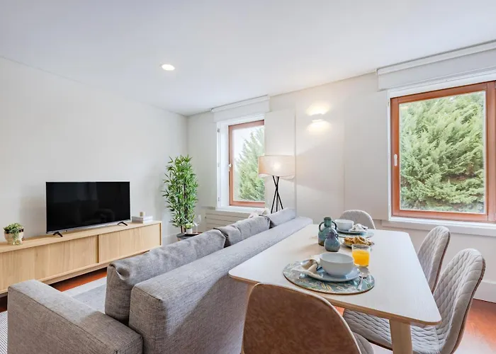 Balcony Retreat | Urban Flats Apartman Porto