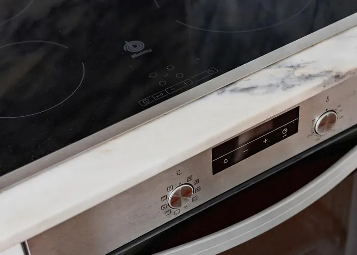 Balcony Retreat | Urban Flats Apartment Porto