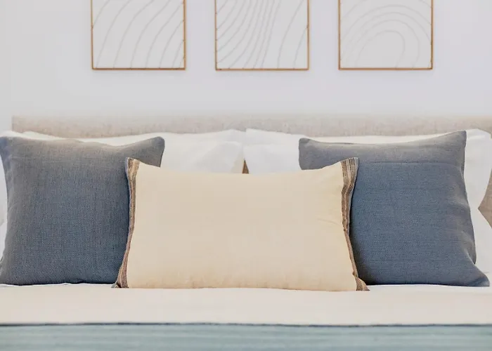 Balcony Retreat | Urban Flats Apartment Porto