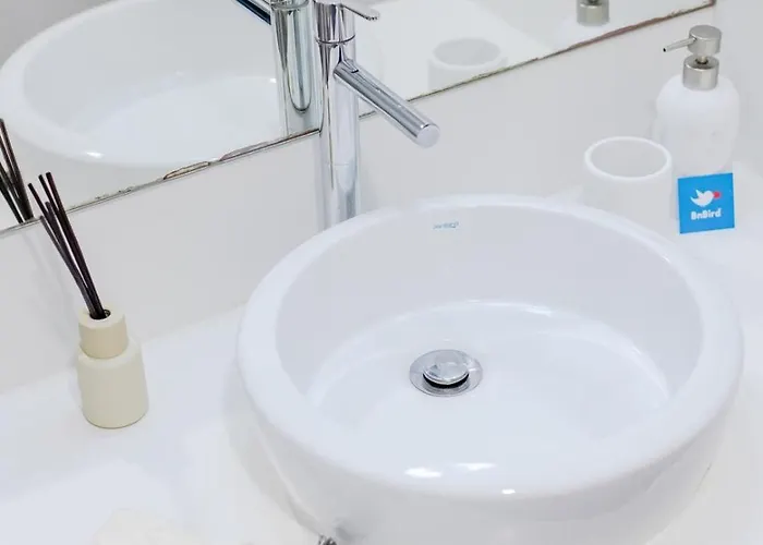 Balcony Retreat | Urban Flats Lejlighed