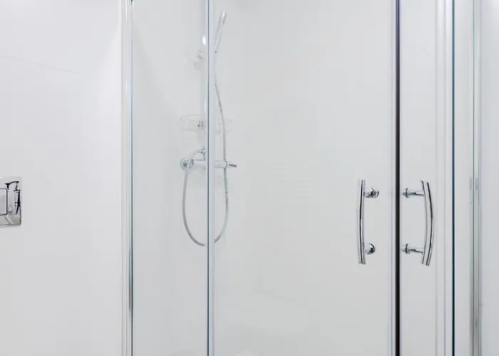 Balcony Retreat | Urban Flats Apartman