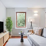 Balcony Retreat | Urban Flats Apartment Porto