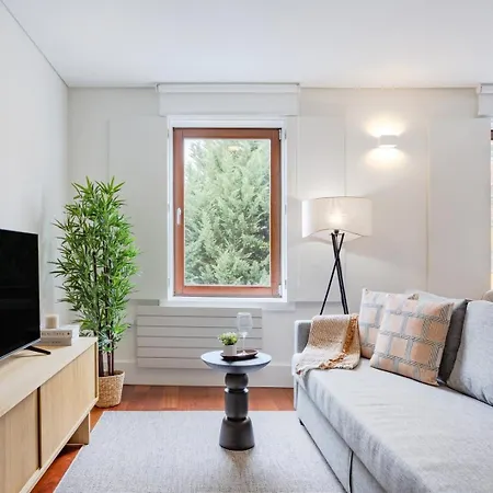 Daire Balcony Retreat | Urban Flats *